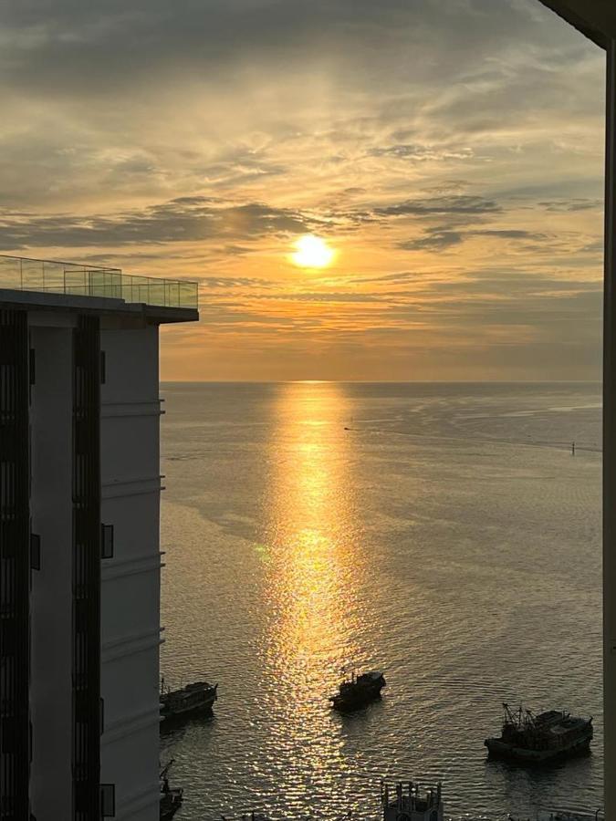 Kota Kinabalu City Centre @ The Shore By Casa Yolo Exterior photo