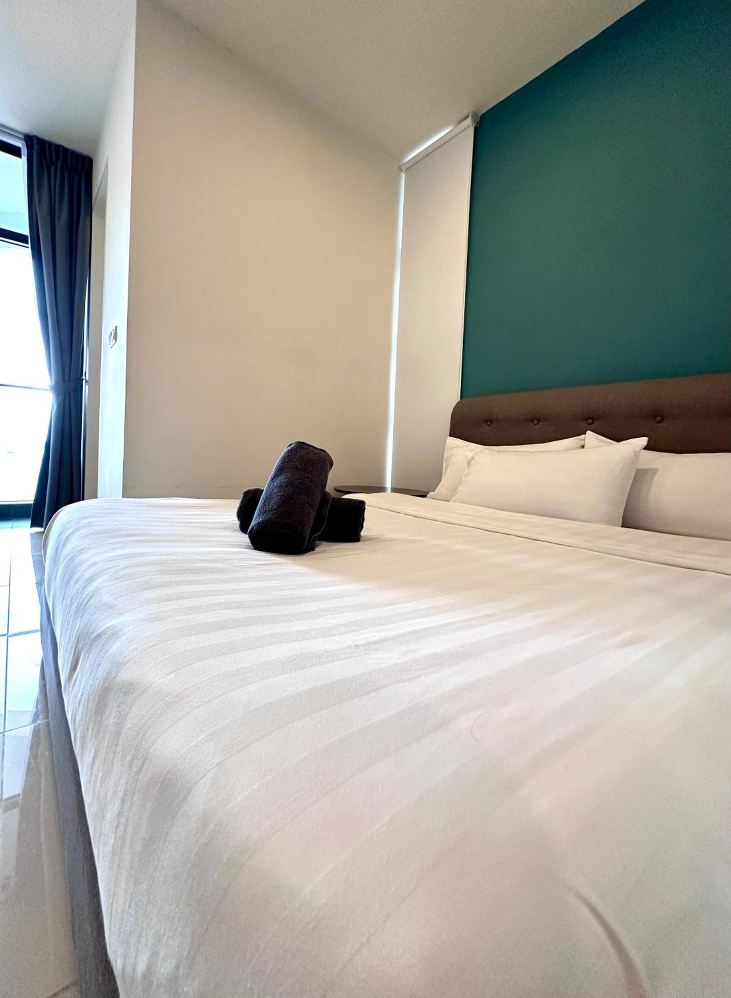Kota Kinabalu City Centre @ The Shore By Casa Yolo Exterior photo