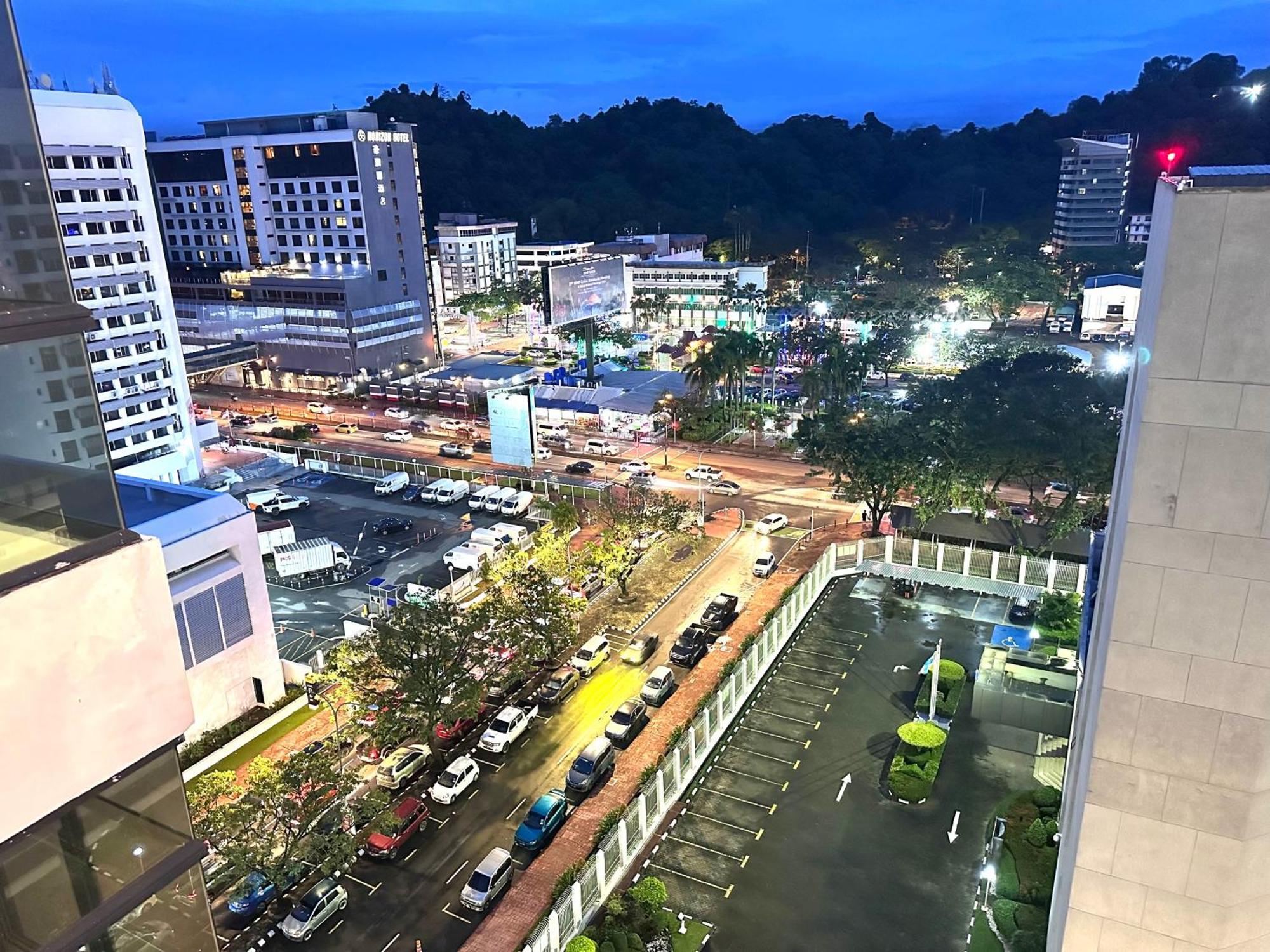 Kota Kinabalu City Centre @ The Shore By Casa Yolo Exterior photo