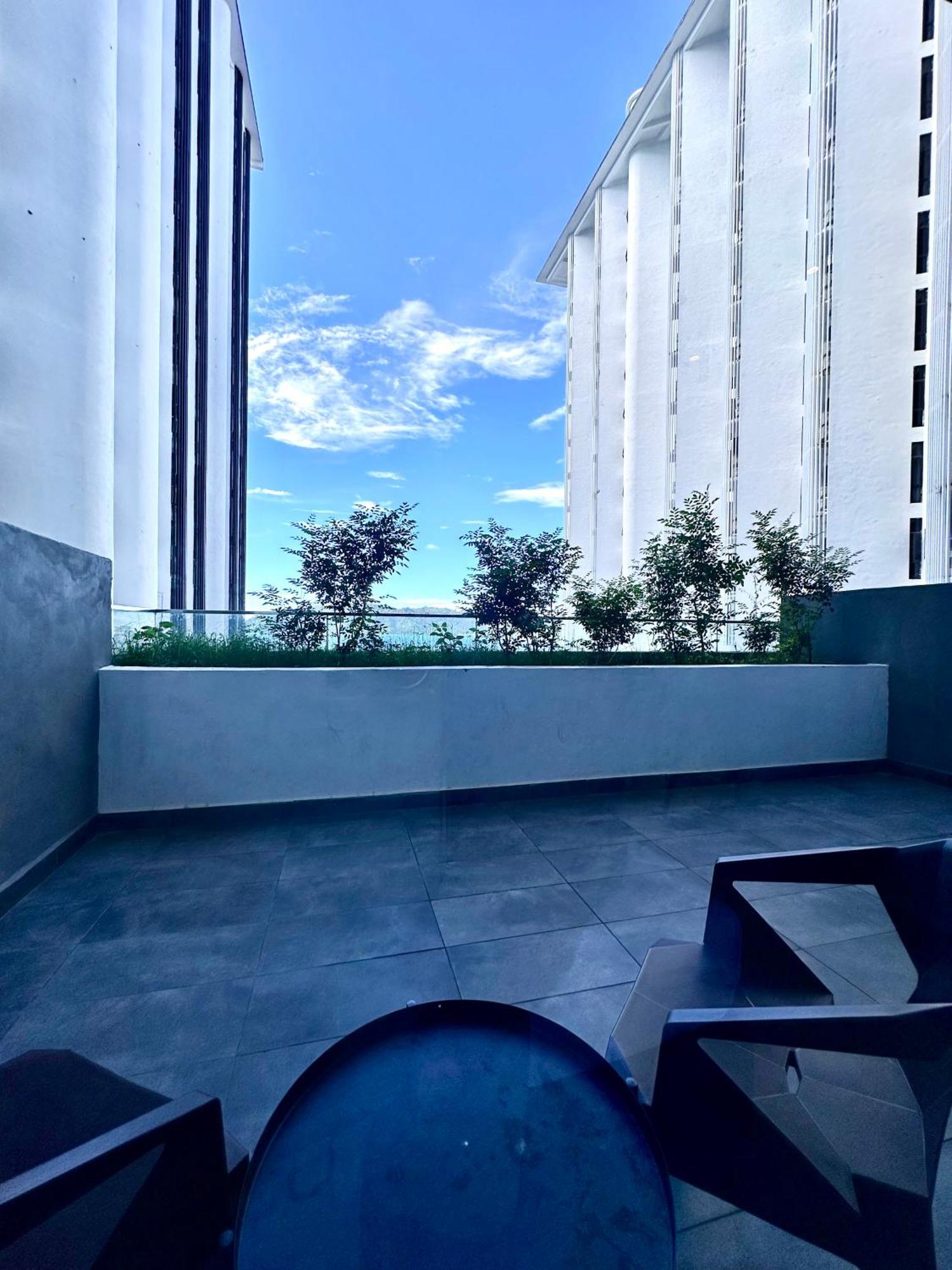Kota Kinabalu City Centre @ The Shore By Casa Yolo Exterior photo