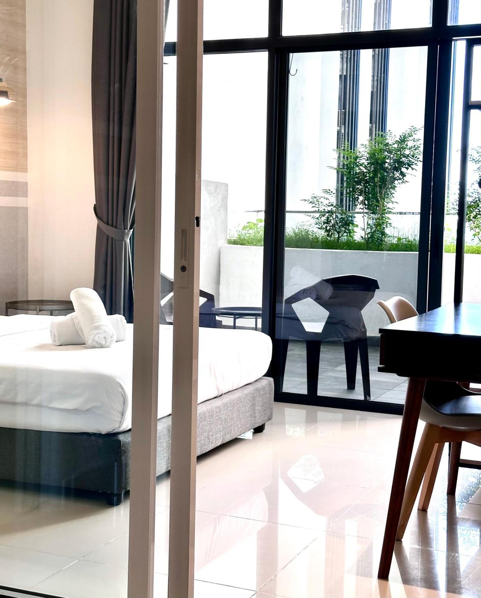 Kota Kinabalu City Centre @ The Shore By Casa Yolo Exterior photo